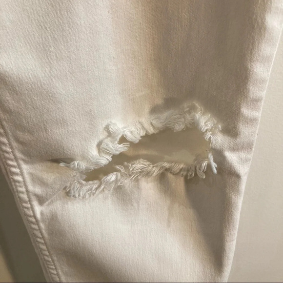 FREE PEOPLE Sz 31 Boyfriend Style Distressed Jeans - Picture 3 of 14